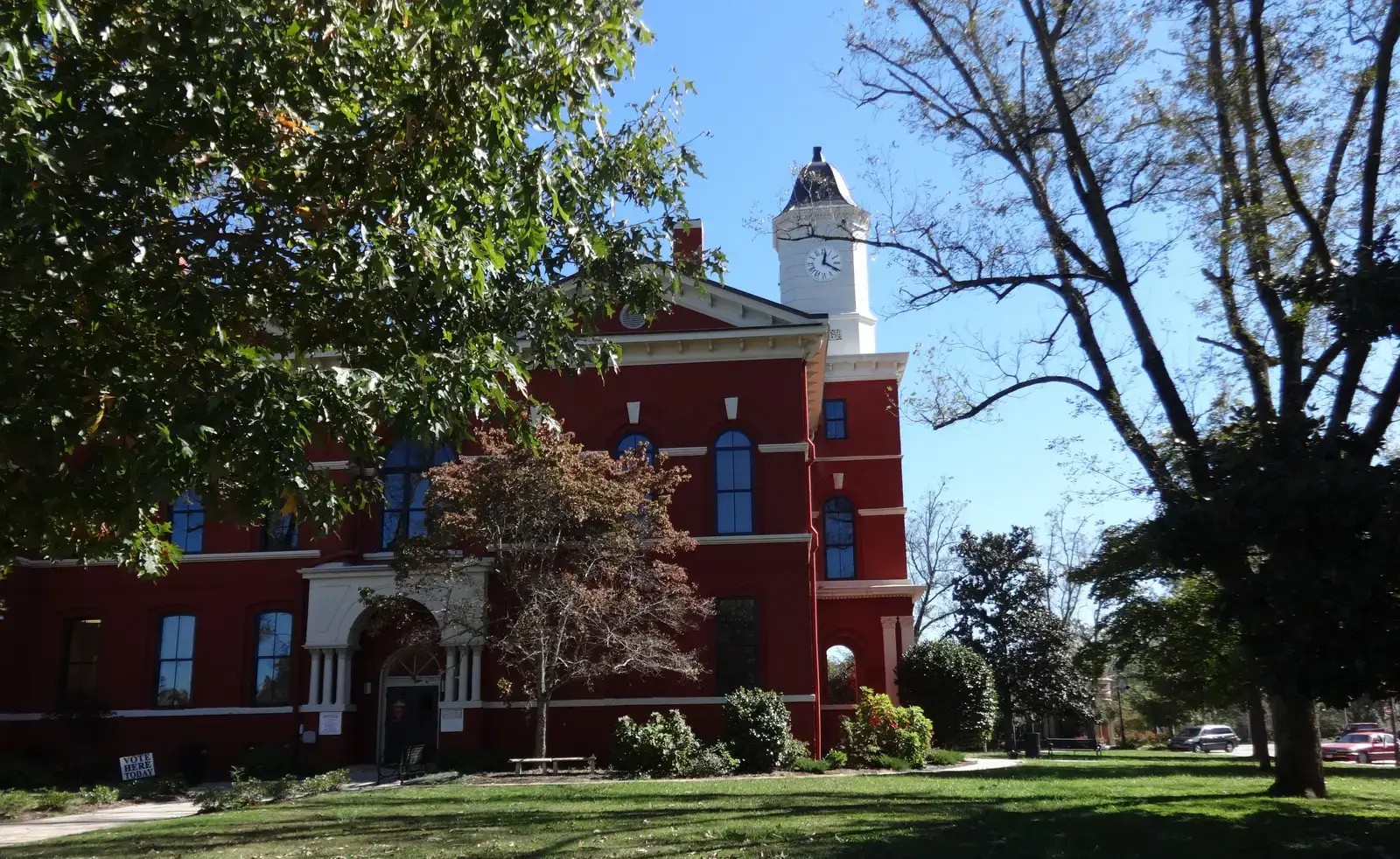 Hill Valley (Image Credits: Wikimedia)