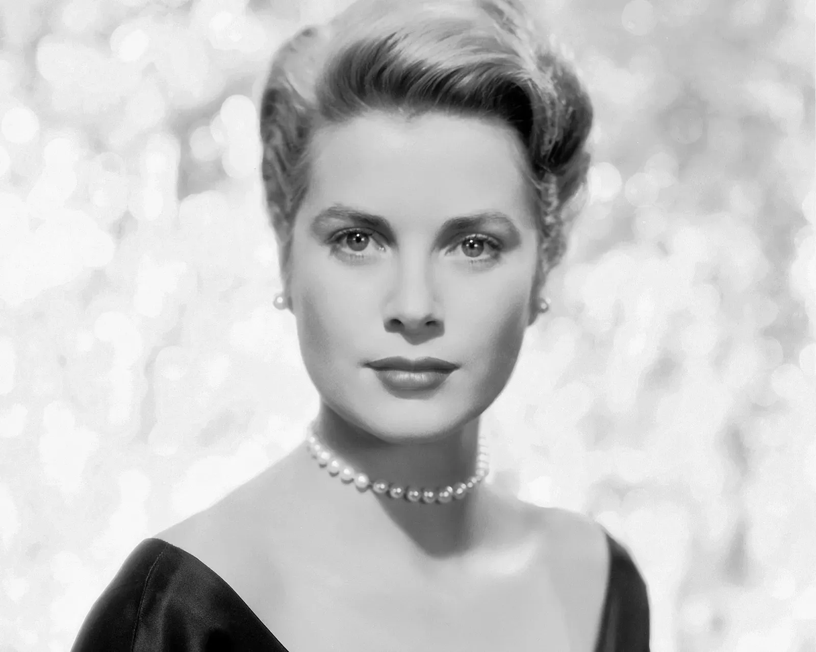 1. Grace Kelly - The Princess Who Chose Monaco Over Hollywood (Image Credits: Wikimedia)