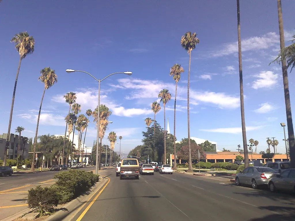 #7 - Sherman Way & Woodman Ave., Van Nuys (Al Pavangkanan, Flickr, CC BY 2.0)