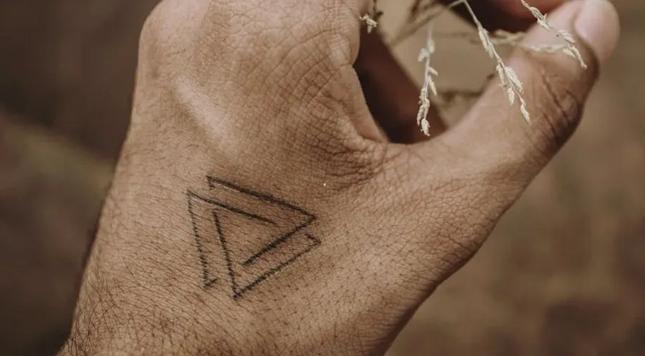 The Valknut: Ancient Norse Symbol in Modern Extremism (Image Credits: Pexels)