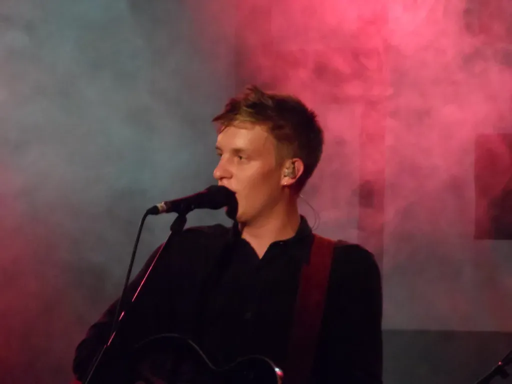 9. "Budapest" by George Ezra (2014) (Effervescing Elephant, Flickr, CC BY-SA 2.0)