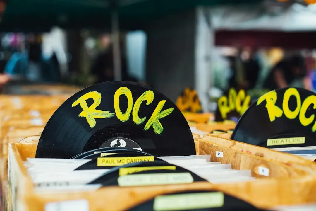 30 Rock: Four Episodes With Blackface Scenes (Image Credits: Unsplash)