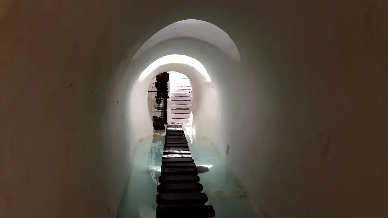 When to Walk Away: The Exit Strategy as Risk Management (Image Credits: Pixabay)