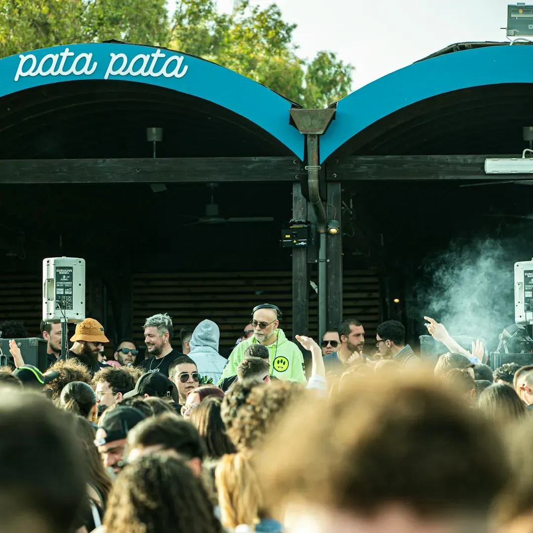 5. Be Honest About Drug and Alcohol Risk (Image Credits: Unsplash)