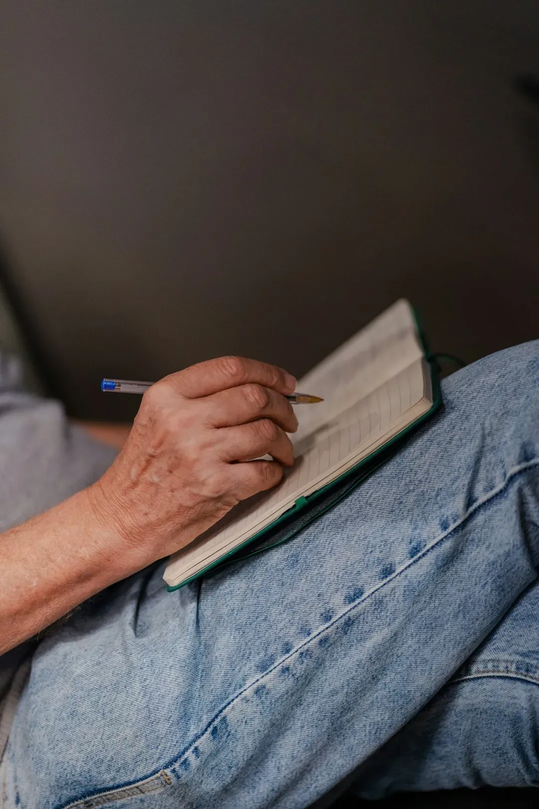 When the Story Has a Clear Beginning, Middle, and End (Image Credits: Unsplash)