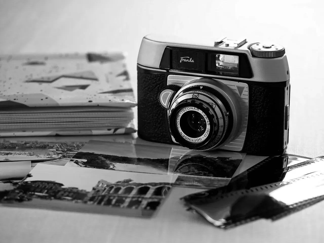 Film Cameras and Photo Developing (Image Credits: Pixabay)