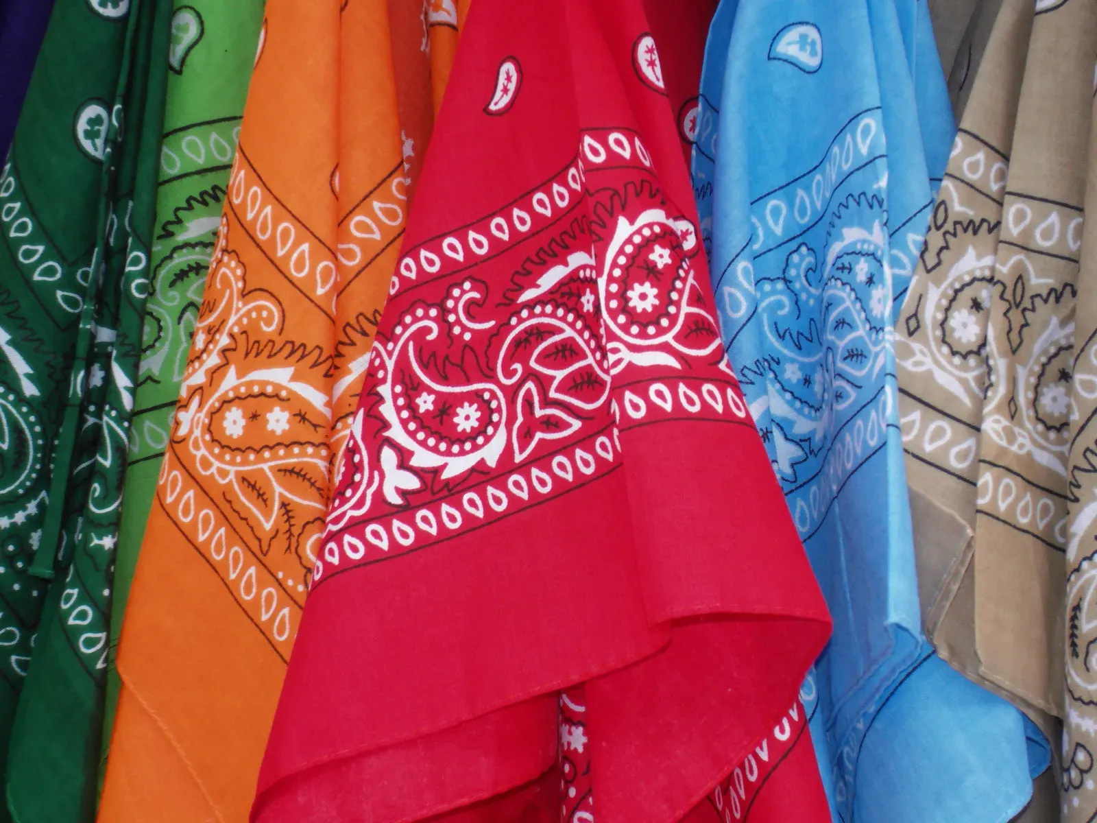 Scarves and Bandanas for Versatile Styling (Image Credits: Wikimedia)