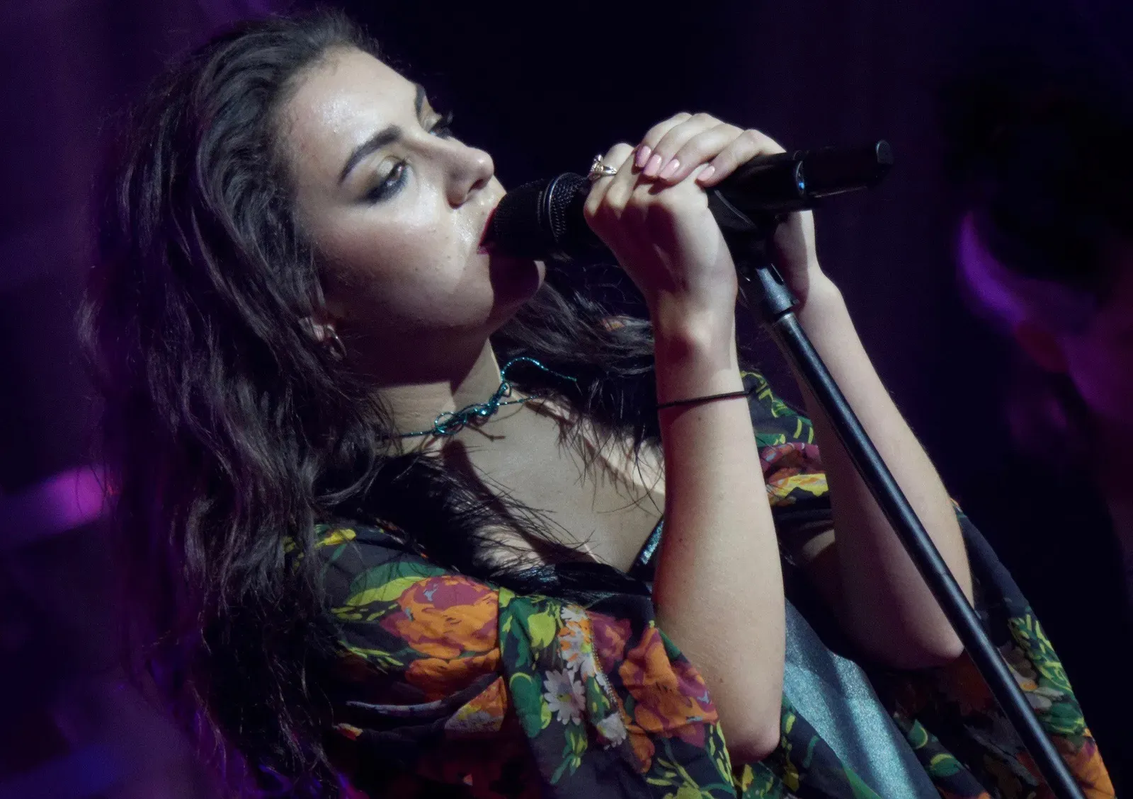 Charli XCX turns underground pop experiments into a cultural moment (Image Credits: Wikimedia)