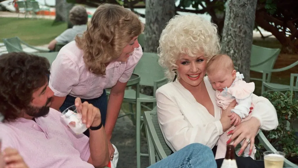 3. Dolly Parton and the bank teller, "Jolene" (Image Credits: Flickr)
