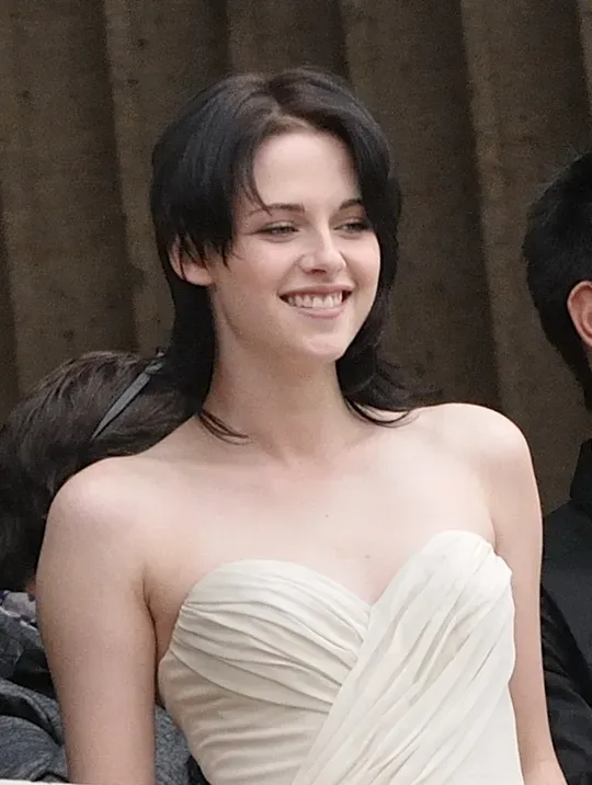 9. Bella Swan - Twilight (2008) (By Twilight_20091110_Crillon_Hotel_Paris_008.jpg: nicolas genin
derivative work: Scarce (talk), CC BY-SA 2.0)