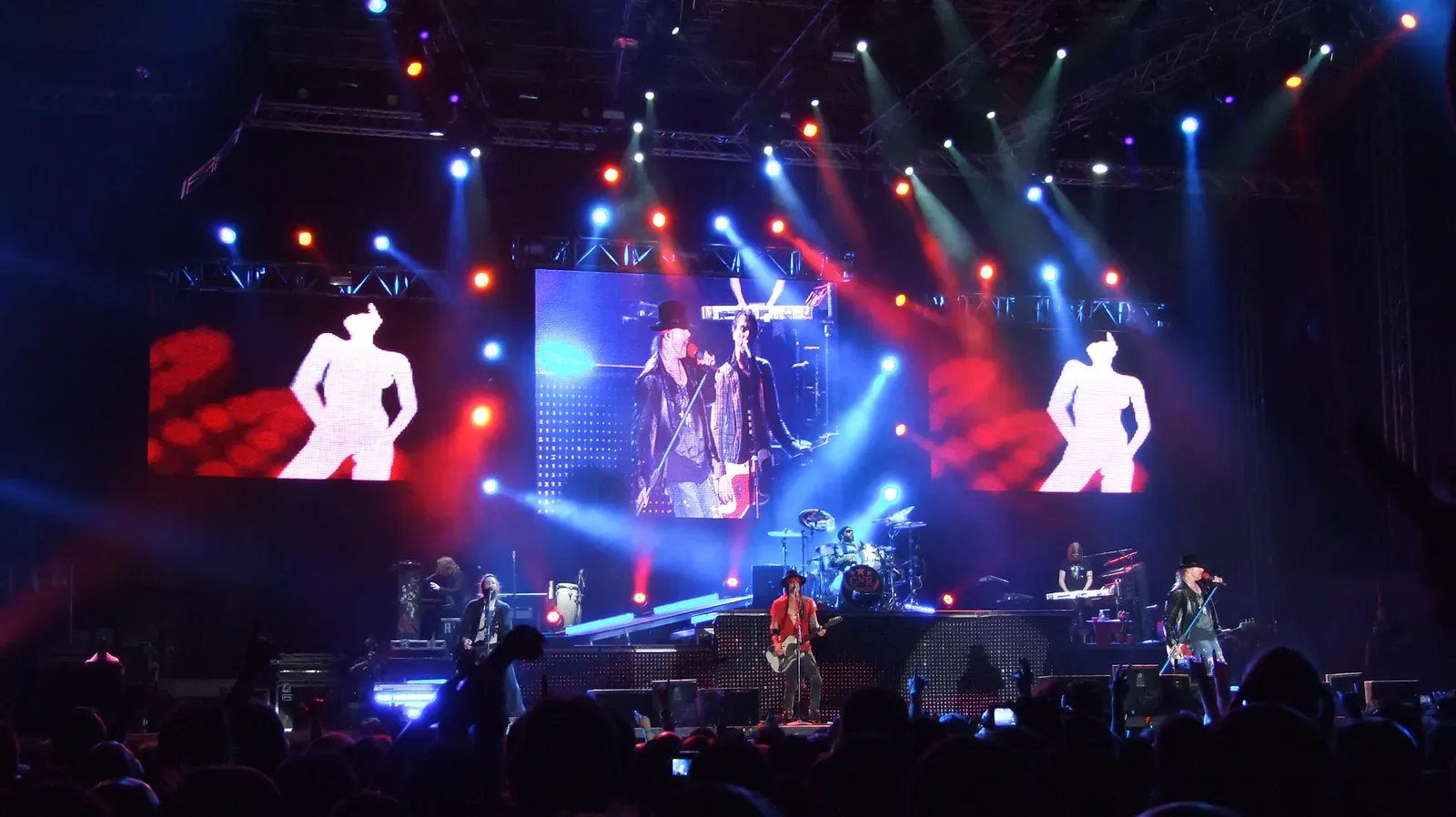 Guns N' Roses formed around musicians who never appeared on a single studio album (By Plamen Agov (Пламен Агов), CC BY-SA 3.0)