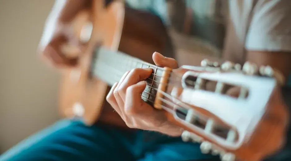 Tommy Tedesco: the guitarist heard on more soundtracks than almost anyone (Image Credits: Pexels)