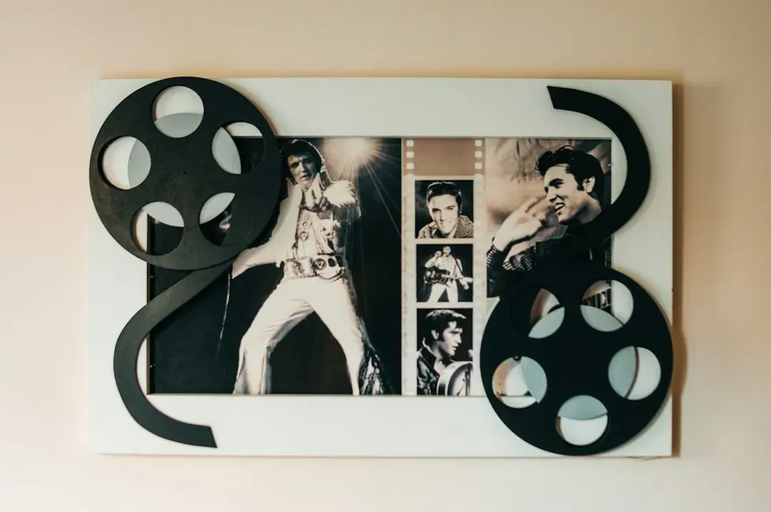 Elvis Presley and Martina McBride, "Blue Christmas" (Image Credits: Unsplash)