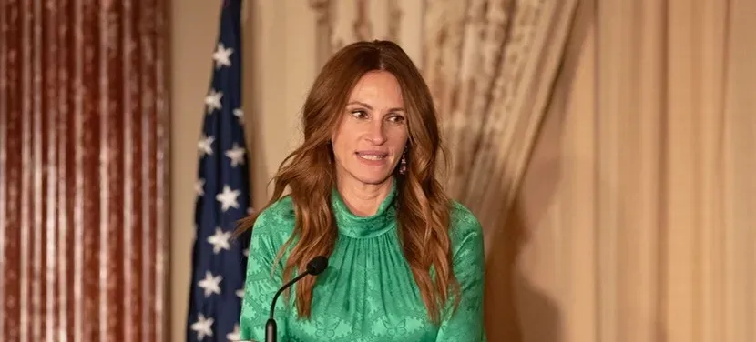 Julia Roberts has to win the role twice (Image Credits: Rawpixel)