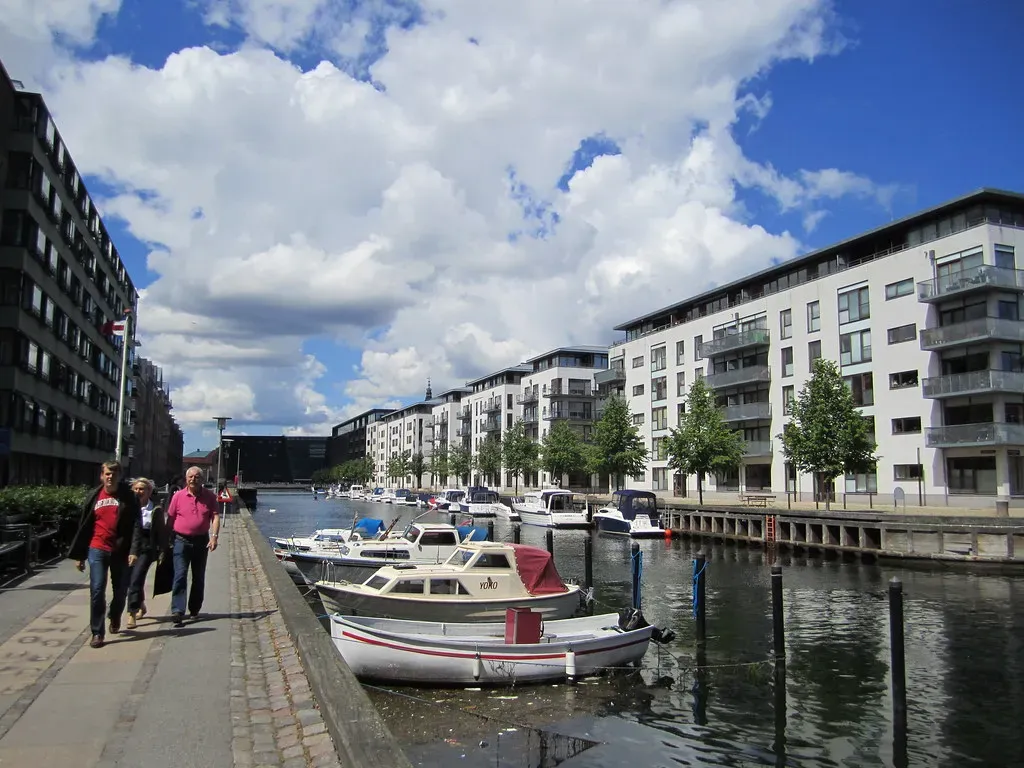 Amenities, Waterfronts, and the Premium of "Nice" (La Citta Vita, Flickr, CC BY-SA 2.0)