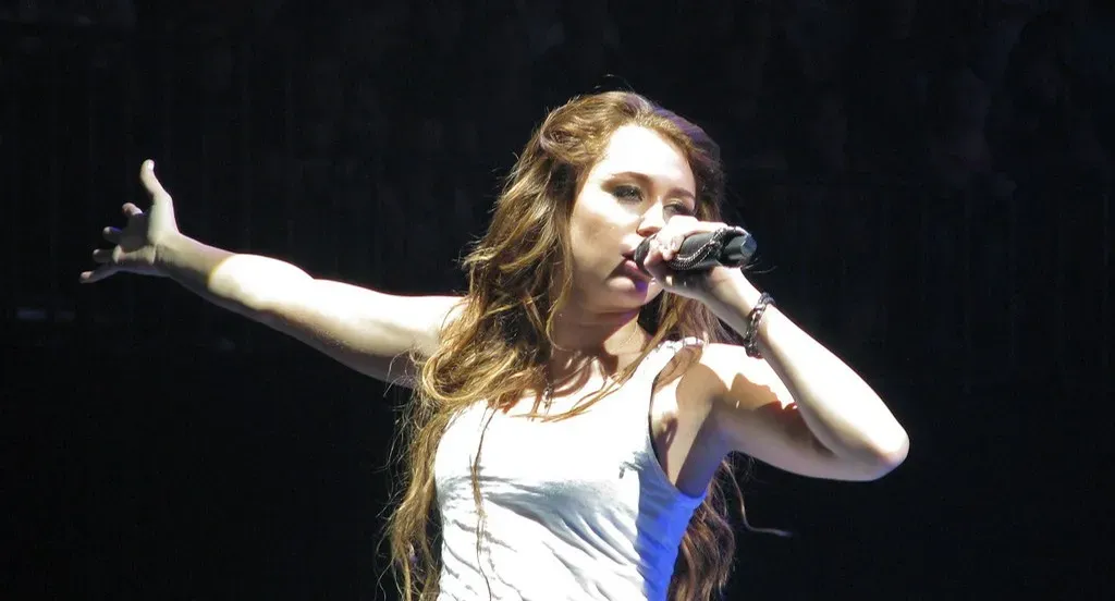 1. Miley Cyrus: From Disney Star to Grammy-Winning Icon (Image Credits: Wikimedia)