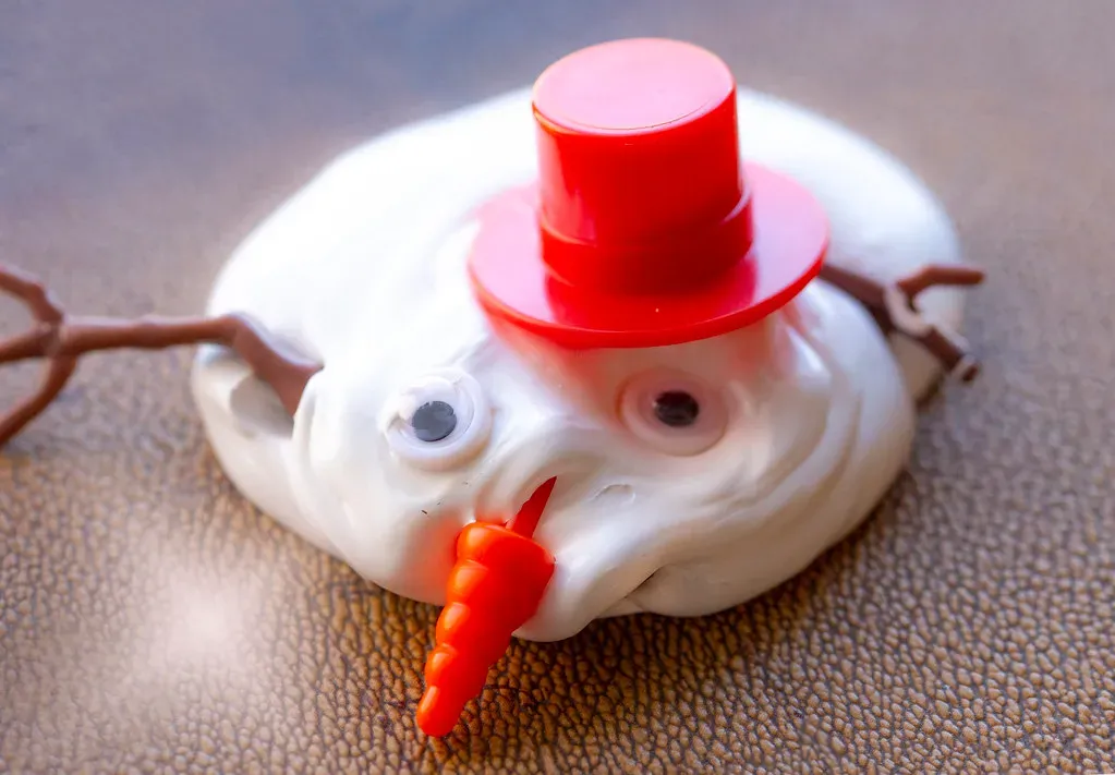 Silly Putty: The Rubber Substitute That Bounced Into Toy Stores (Image Credits: Flickr)