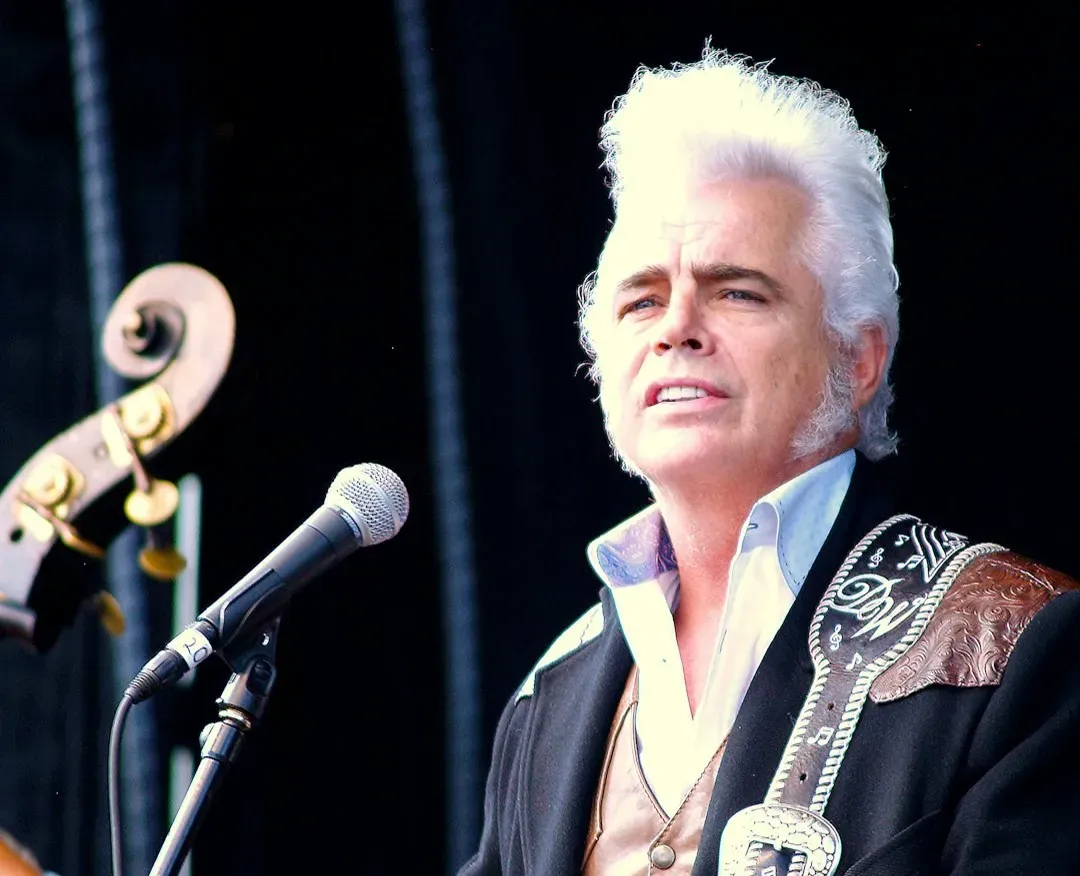 6. Rod Stewart - Nine Months Without a Voice After Thyroid Cancer Surgery (Image Credits: Unsplash)