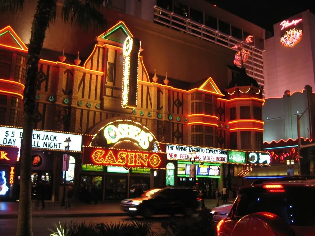 Strip Blackjack Increasingly Requires High Limits for 3:2 Payouts (Image Credits: Flickr)