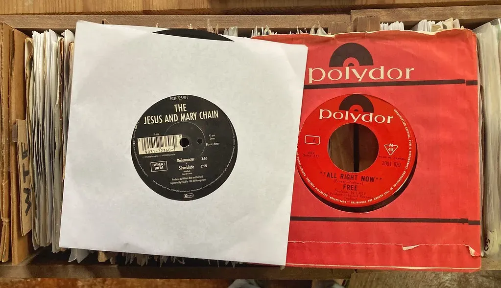 Clean Your Records Before You Do Anything Else With Them (Howdy, I'm HMK, Flickr, CC BY 2.0)
