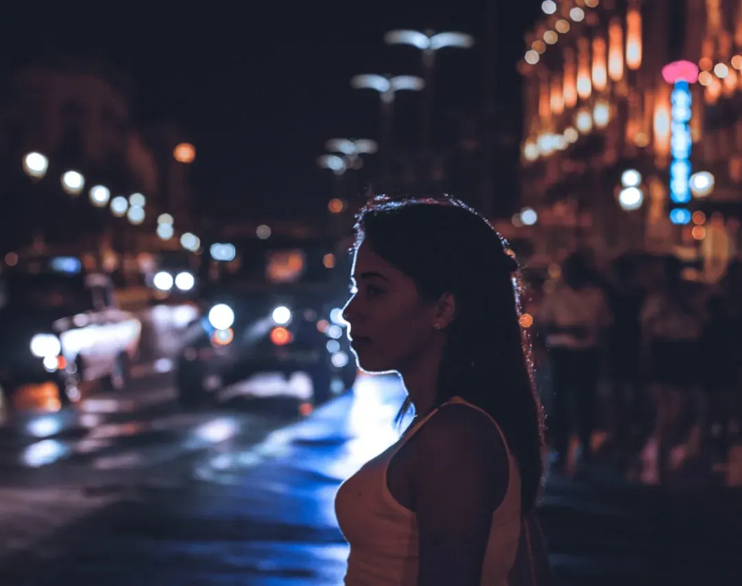 9. Feeling Unsafe Getting Home Alone After the Show (Image Credits: Unsplash)