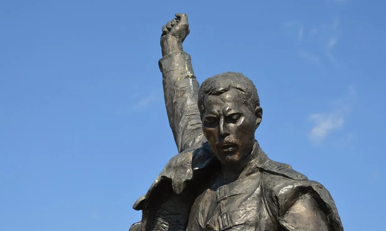 Freddie Mercury – Live Aid, 1985: Simplicity That Roared (Image Credits: Pixabay)