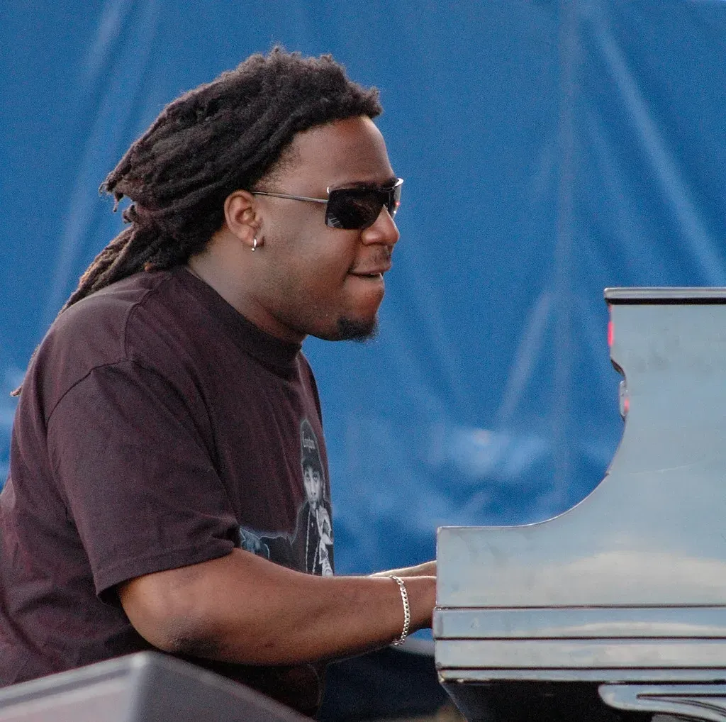 Robert Glasper: The Bridge Between Two Worlds (Ed Newman, Flickr, CC BY 2.0)