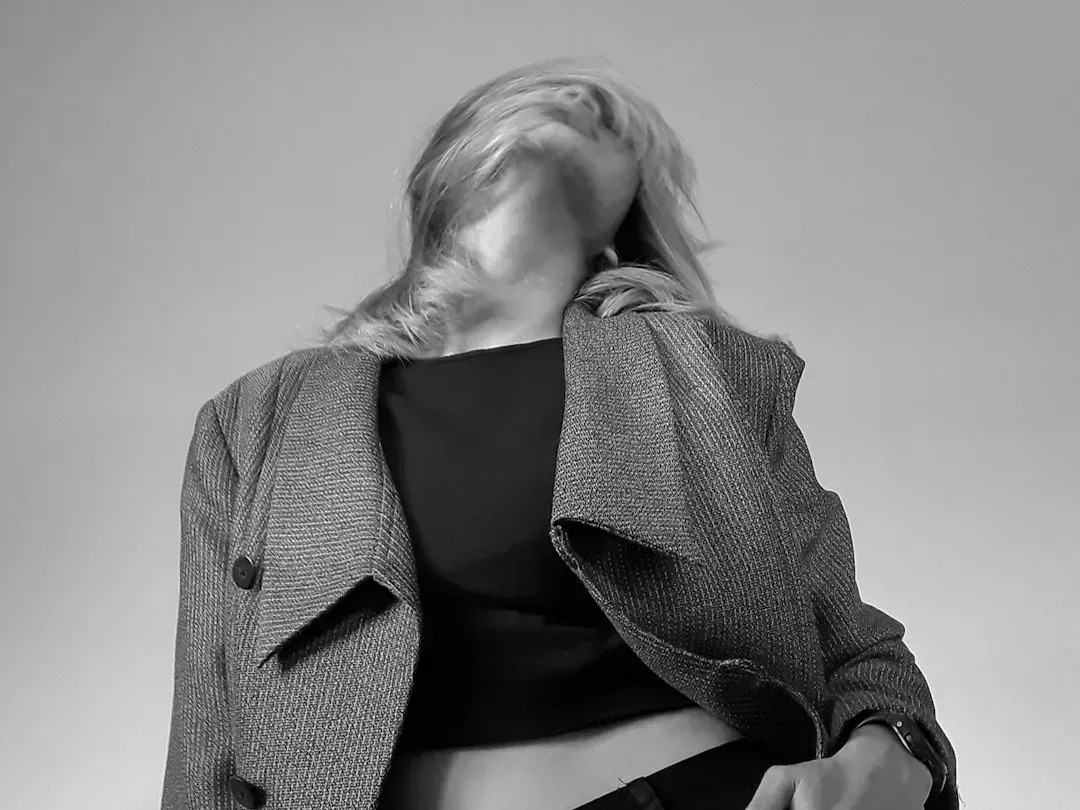 10. The Devil Wears Prada by Lauren Weisberger - Glamour as Exploitation (Image Credits: Unsplash)