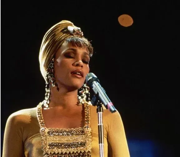 7. Tabloid Coverage of Whitney Houston's Personal Life (Image Credits: Flickr)