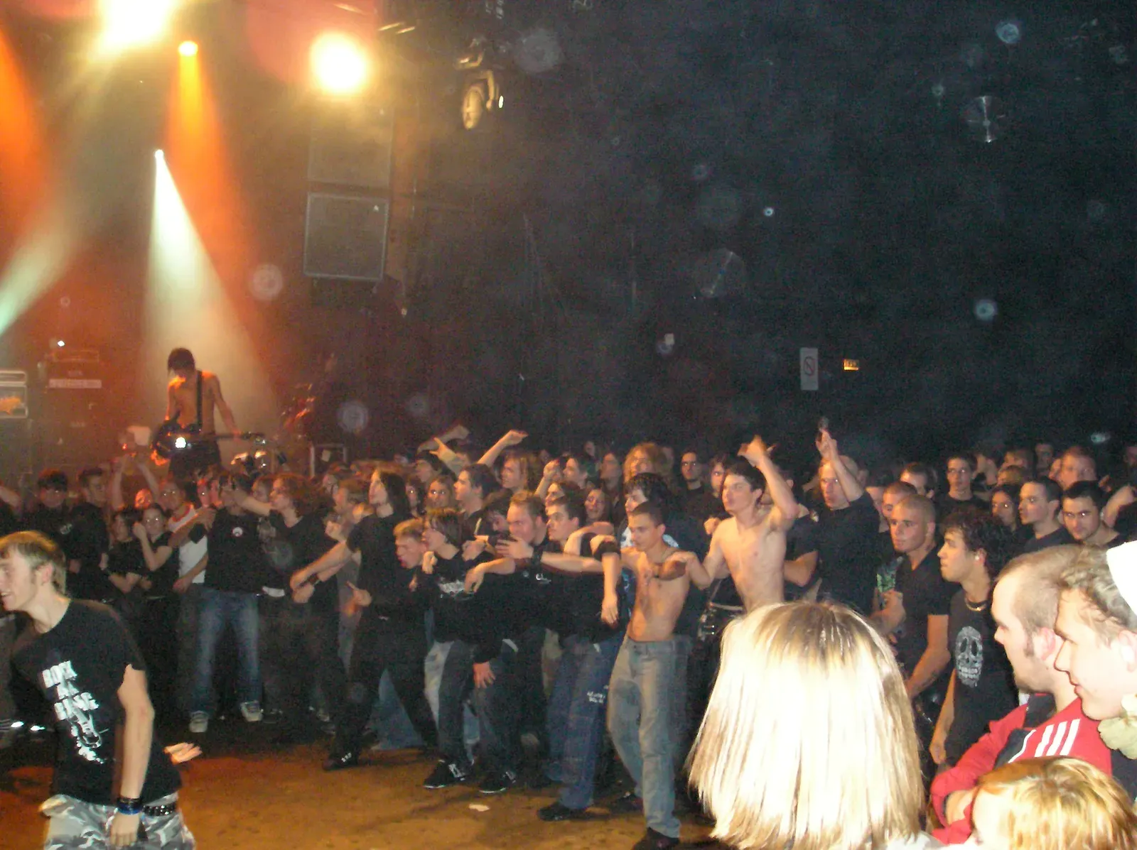 8. Shaming Other Fans for Singing or Dancing (By Tael, CC BY 3.0)