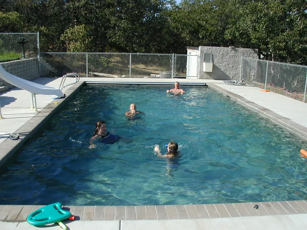 #9 BMI Outdoor Swimming Pool - Henderson's Most Accessible Budget Option (wyldwest, Flickr, CC BY 2.0)
