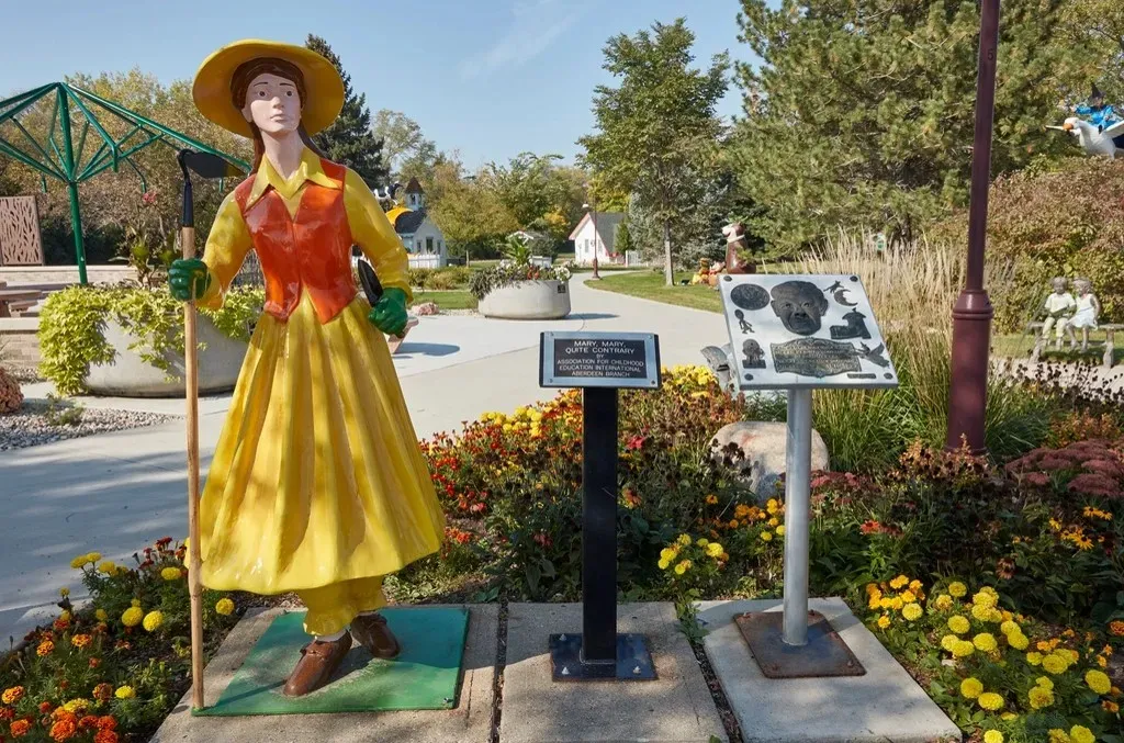 2. Mary, Mary, Quite Contrary (Image Credits: Rawpixel)