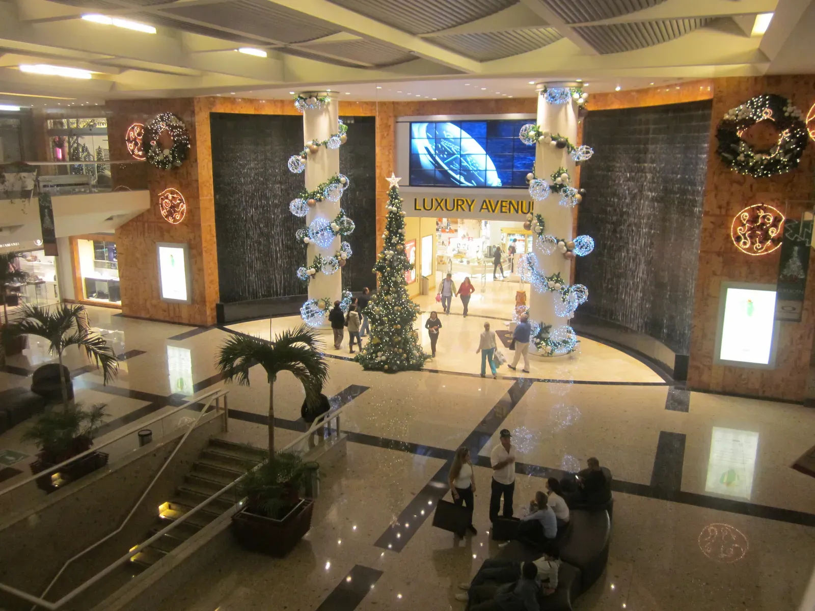 Luxury as the New Anchor Tenant (By holachetumal, CC BY 3.0)