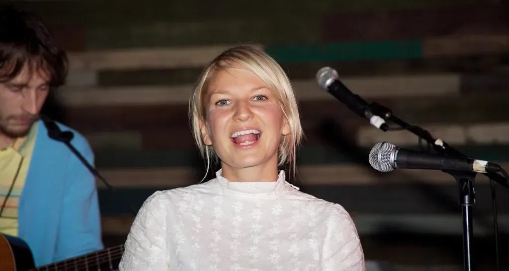 5. Sia - Australia (Image Credits: Flickr)