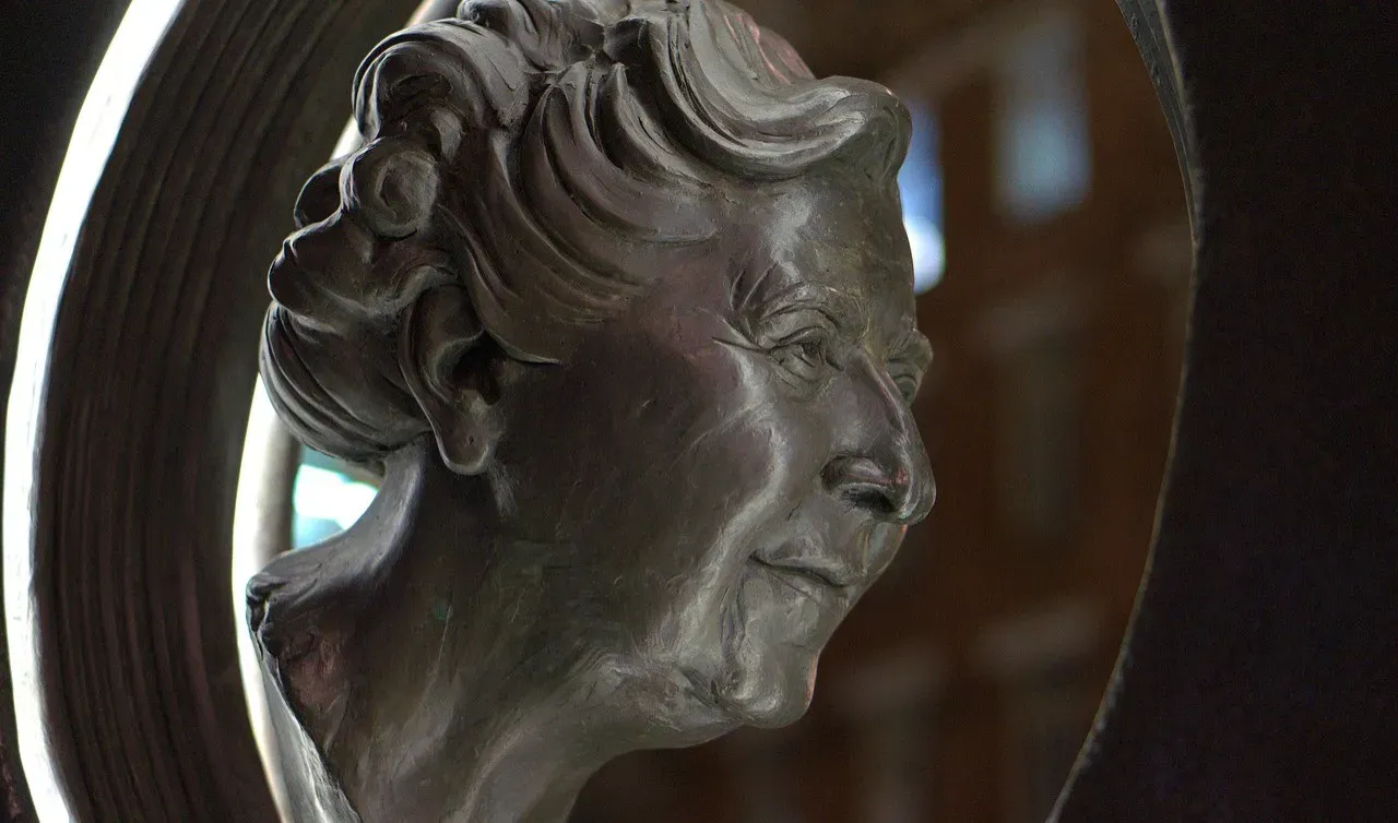 Agatha Christie as Mary Westmacott: The Queen of Crime's Secret Romantic Side (Image Credits: Pixabay)