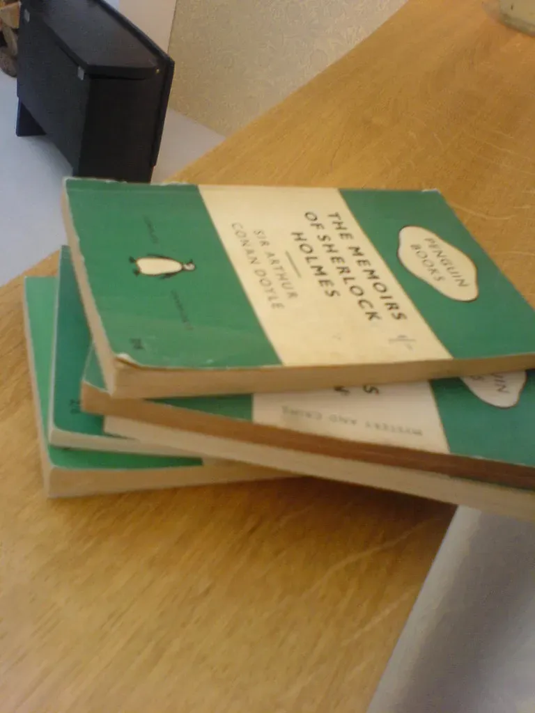 Vintage Penguin Crime's Green Menace (Image Credits: Flickr)