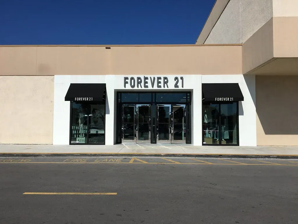 5. Forever 21: Fast Fashion's Most Expensive Lesson (Phillip Pessar, Flickr, CC BY 2.0)