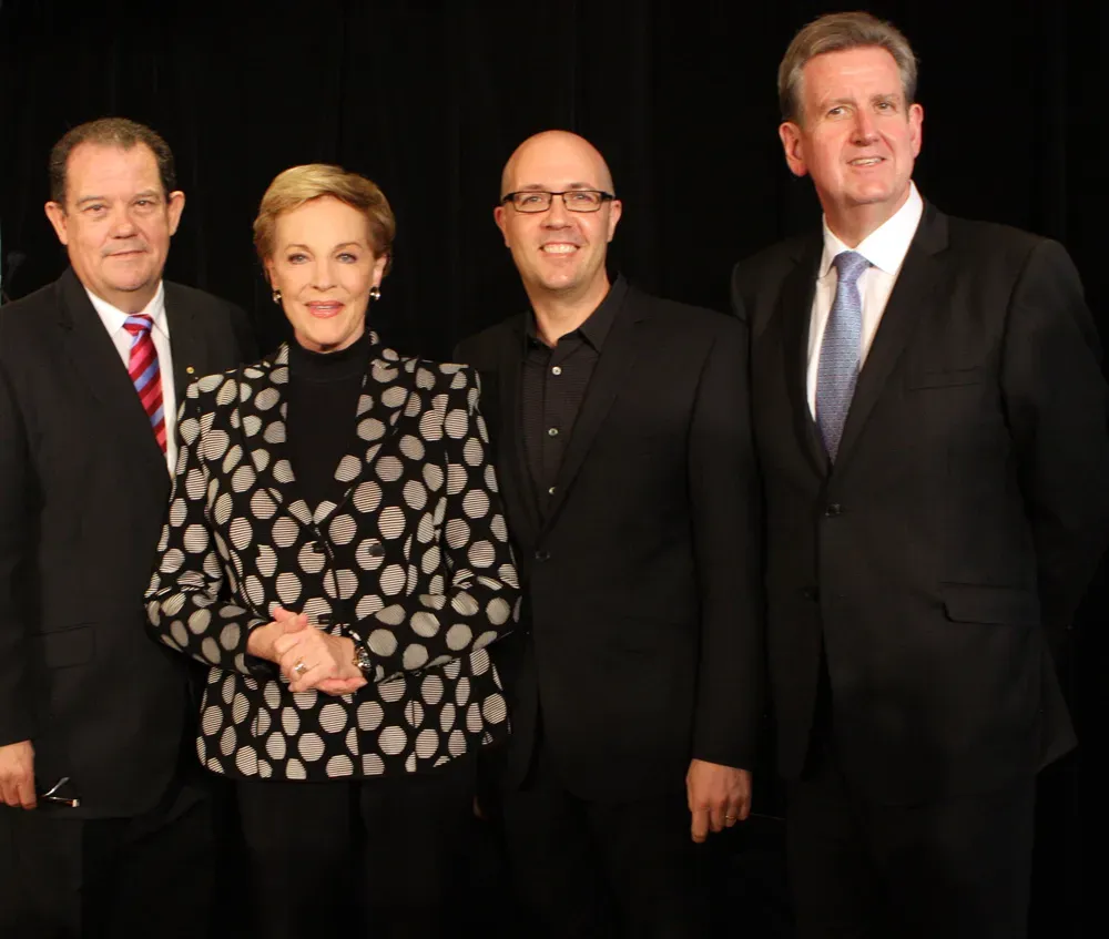 Everybody Loves Raymond (John Frost, Julie Andrews, Phil Bathols, Barry O'Farrell, CC BY-SA 2.0)