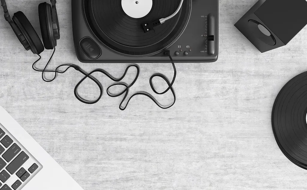 Sound Effects in the Vacuum of Space (Image Credits: Pixabay)