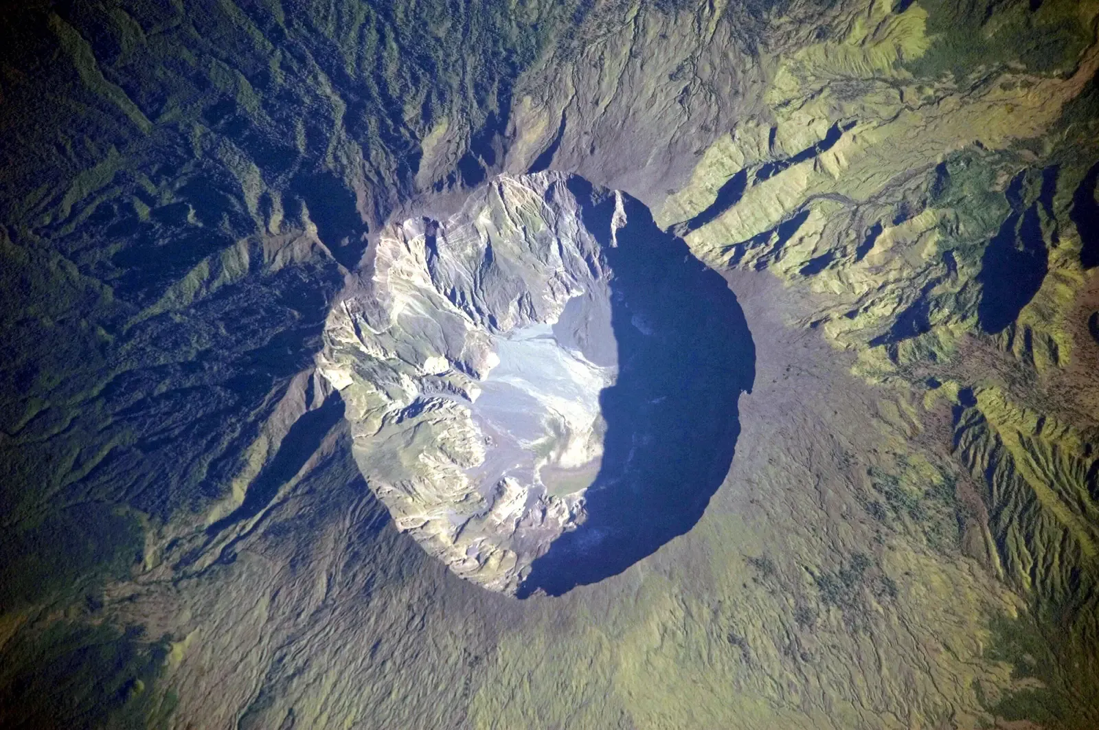 2. The Battle of Waterloo (1815): A Volcano in Indonesia Helped Defeat Napoleon (Image and and English description: Mount Tambora Volcano, Sumbawa Island, Indonesia, NASA Earth Observatory. 2nd version: Transferred from de.wikipedia to Commons.; originally from https://eol.jsc.nasa.gov/SearchPhotos/photo.pl?mission=ISS020&roll=E&frame=06563, Public domain)