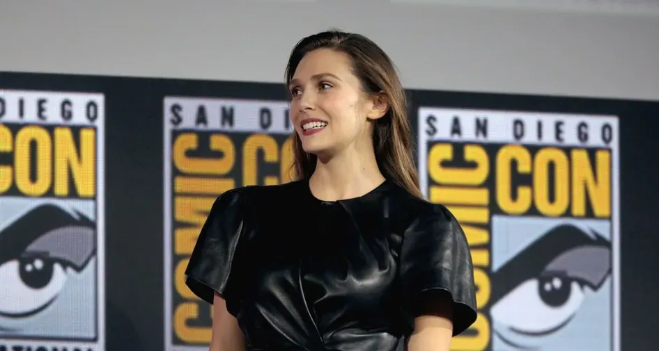 8. Elizabeth Olsen and the Olsen twins (Image Credits: Flickr)