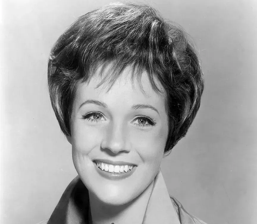 1. Julie Andrews - The Botched Surgery That Ended a Legendary Voice (Image Credits: Wikimedia)