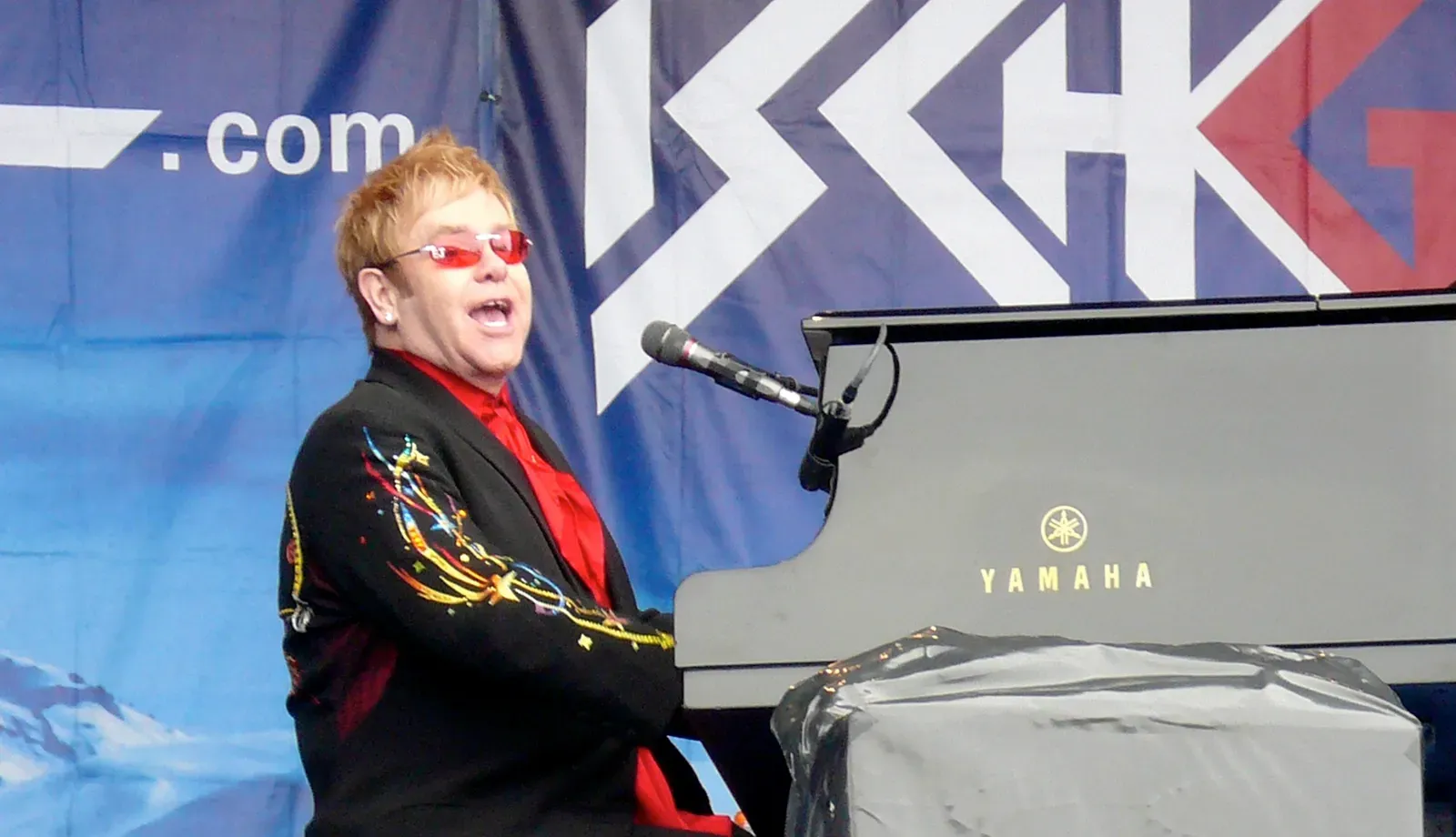 Elton John (Image Credits: Wikimedia)