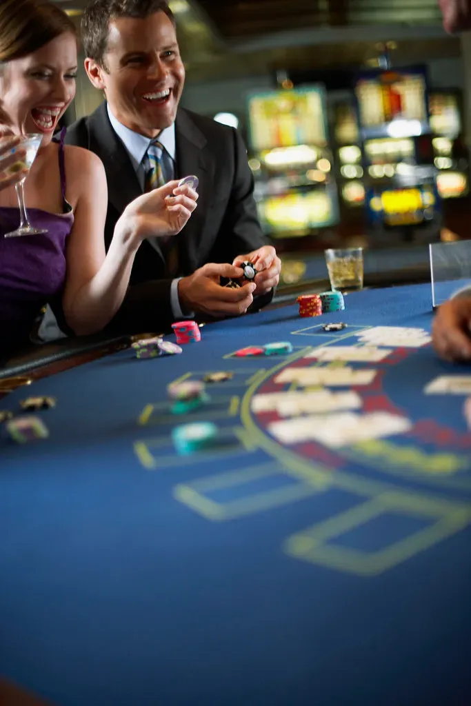 Why Casinos Offer Free Drinks in the First Place (Image Credits: Flickr)