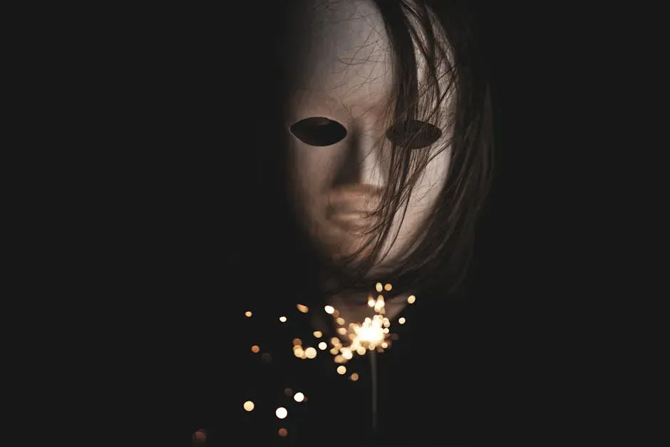 8. Gone Girl's Genre Twin: Behind Her Eyes by Sarah Pinborough (2017) (Image Credits: Pexels)