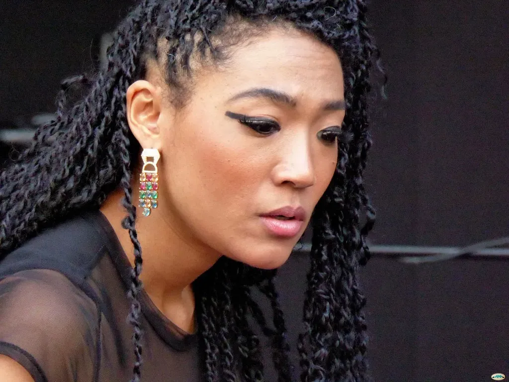 Judith Hill: The Hired Hand Who Outshines the Stage She's Standing On (juantiagues, Flickr, CC BY-SA 2.0)