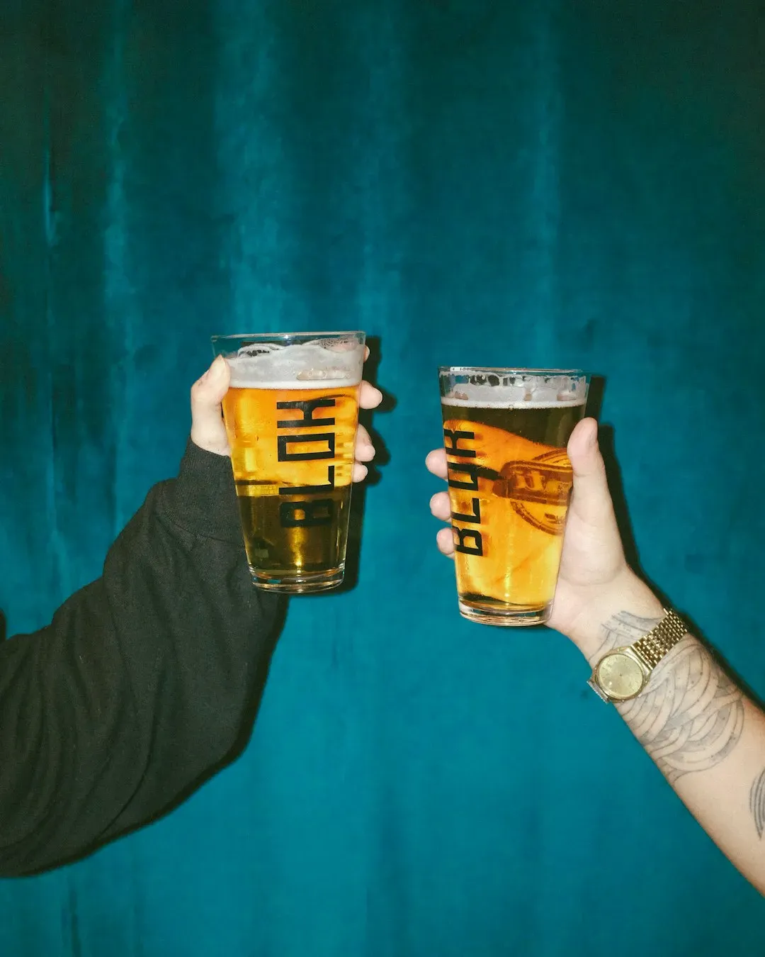 Cheers: A Comedy Built on Addiction and a Wasted Life (Image Credits: Unsplash)