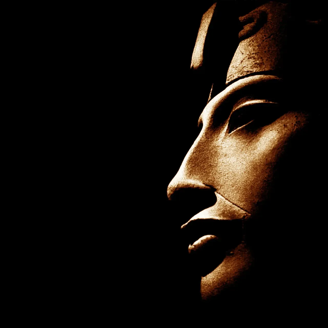 2. Akhenaten - The Pharaoh Who Challenged the Gods (Image Credits: Pixabay)