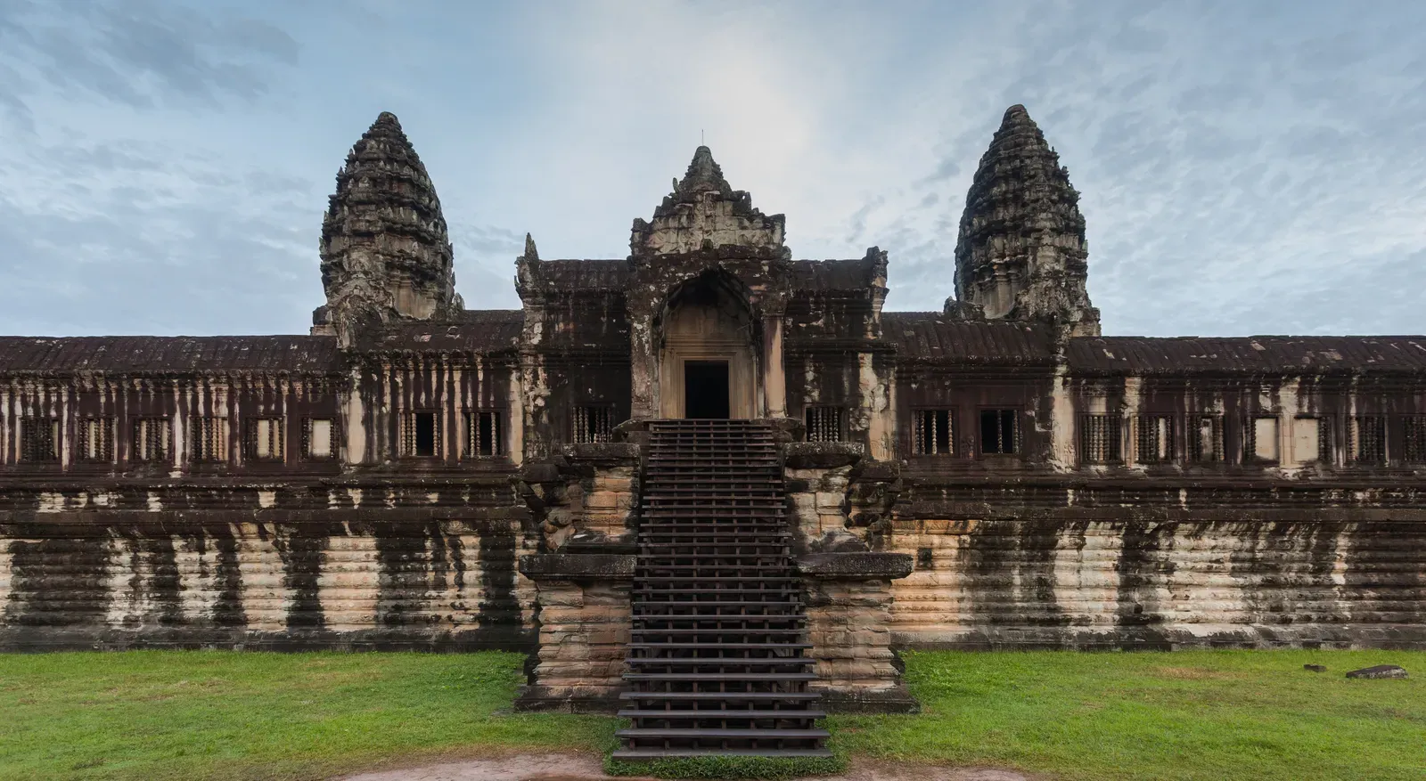 Angkor Wat: When Climate Became the Enemy (Image Credits: Wikimedia)