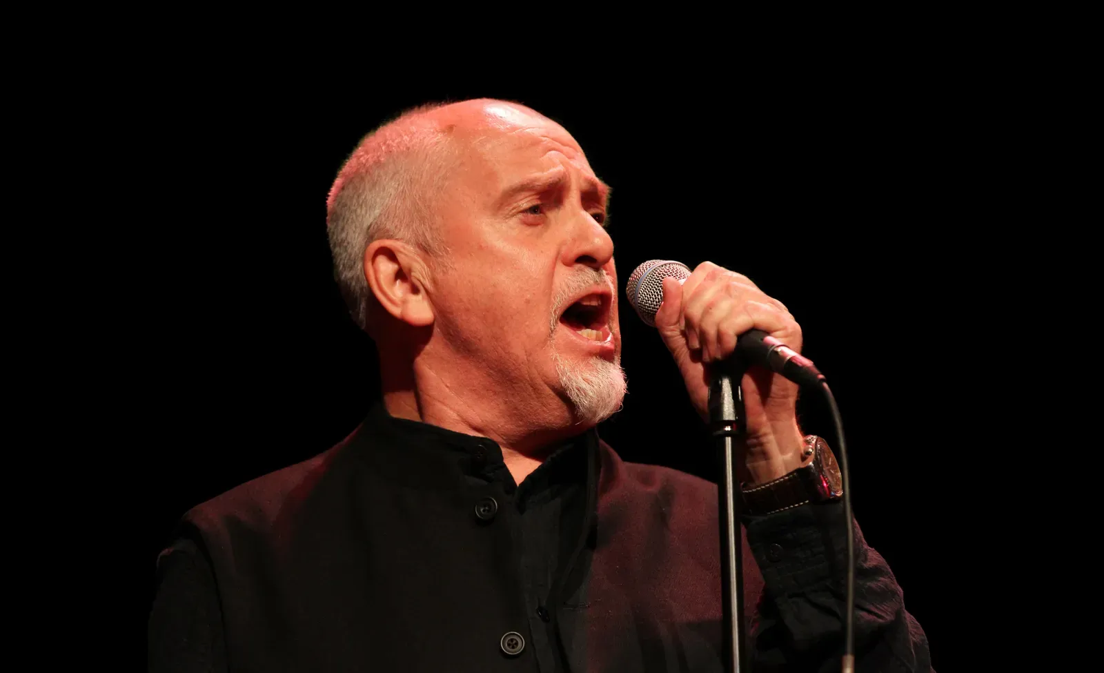 Genesis – The Lamb Lies Down on Broadway (1974) (Image Credits: Wikimedia)